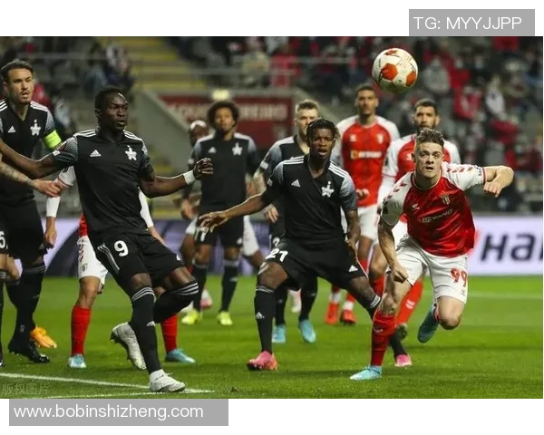 卡拉巴赫与比利亚的激烈对决揭示了足球战术的精彩与魅力